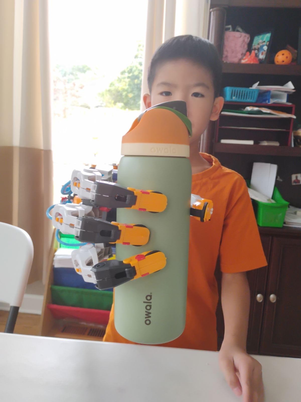 Thames & Kosmos Mega Cyborg Hand STEM Experiment Kit | Build Your Own GIANT Hydraulic Amazing Gripping Capabilities Adjustable for Different Sizes Learn Pneumatic Systems customer photo 2