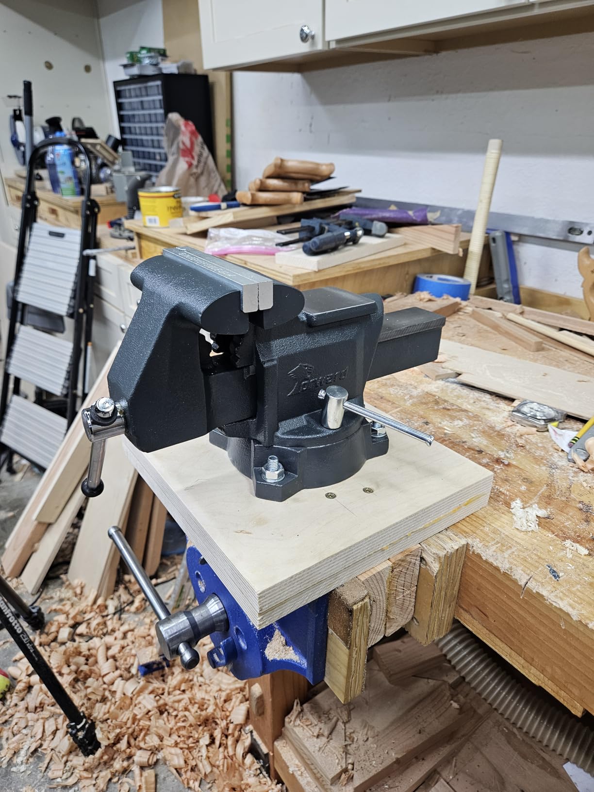 Forward CR50A 5.5 Inch Bench Vise Heavy Duty with Anvil and 210°Swivel Base customer photo 1