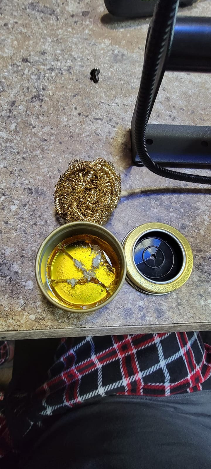 X-Tronic 3060-PRO • 75W Soldering Iron Station Kit • 5 Extra Tips • Mini Mag Lamp • 4 Helping Hands • Solder Sucker • Tweezers • 50g Solder • Brass Sponge w/Flux • Sleep Func, °C/°F, 3 Temp Presets! customer photo 2