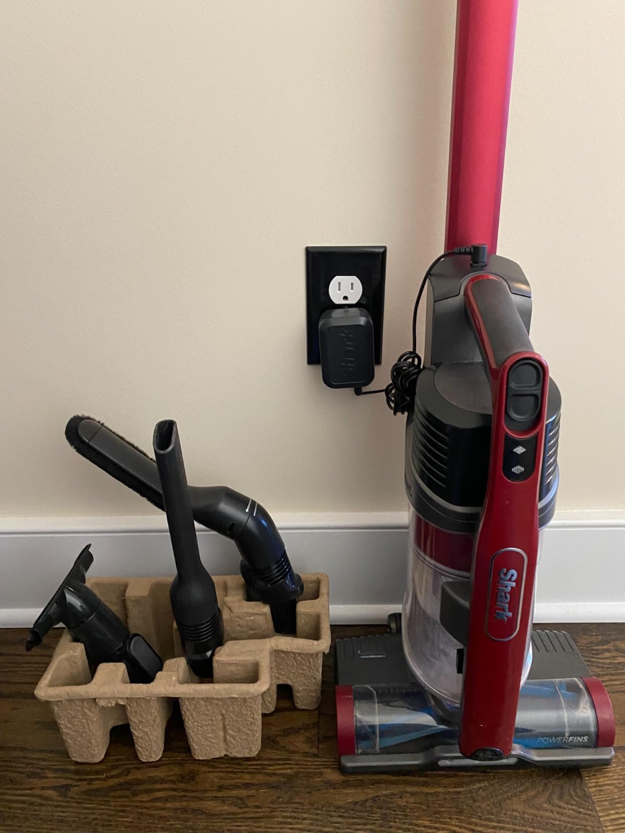 Shark Cordless Vacuum Cleaner, Red, IZ362H customer photo 1