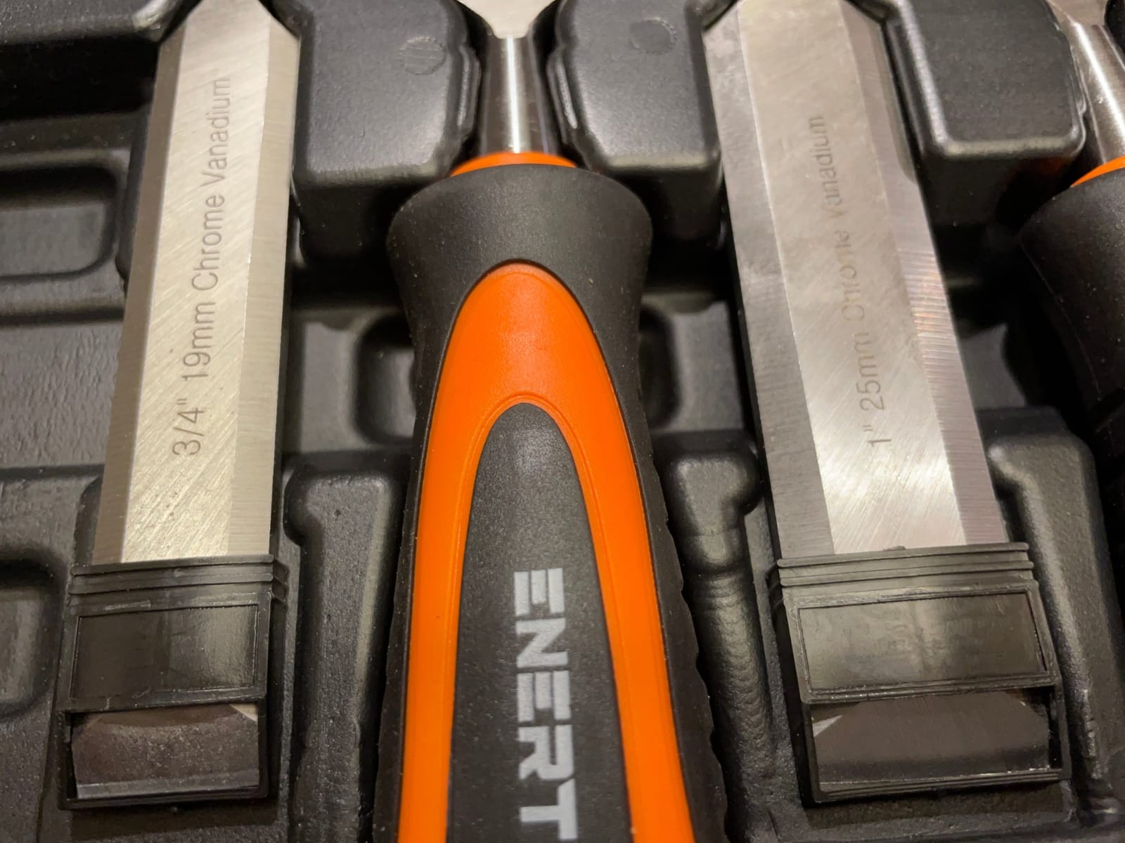 ENERTWIST 13pcs Wood Chisel Set, Premium Woodworking Chisel Sets w/ 8 CRV Construction Wood Chisels, 1 Sharpening Stone, 1 Honing Guide, 2 Carpenter Pencils, 1 Sharpener for Wood Carving in Hard Case customer photo 1