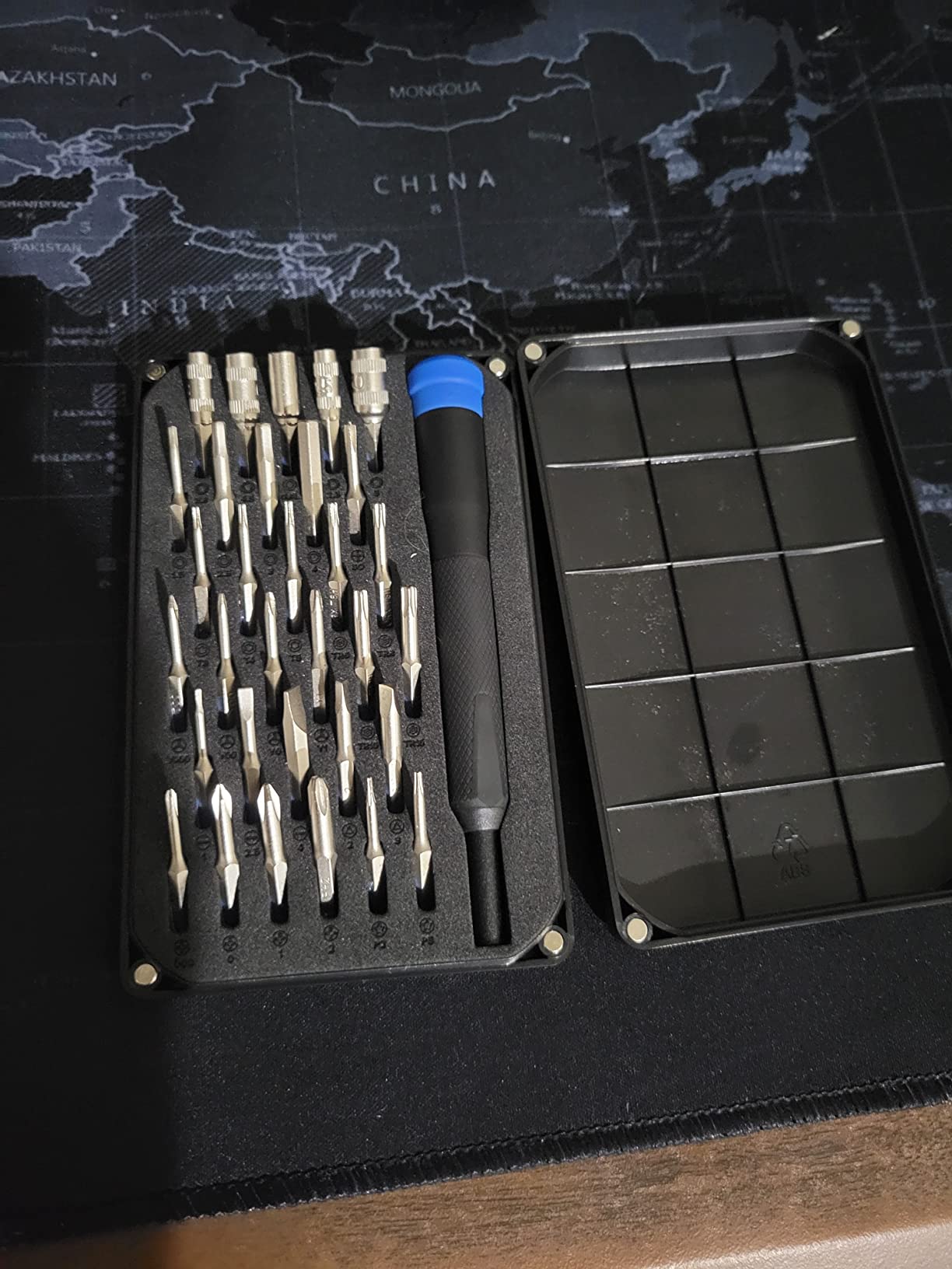 iFixit Moray Driver Kit - 32 Precision Bits for Electronics customer photo 2