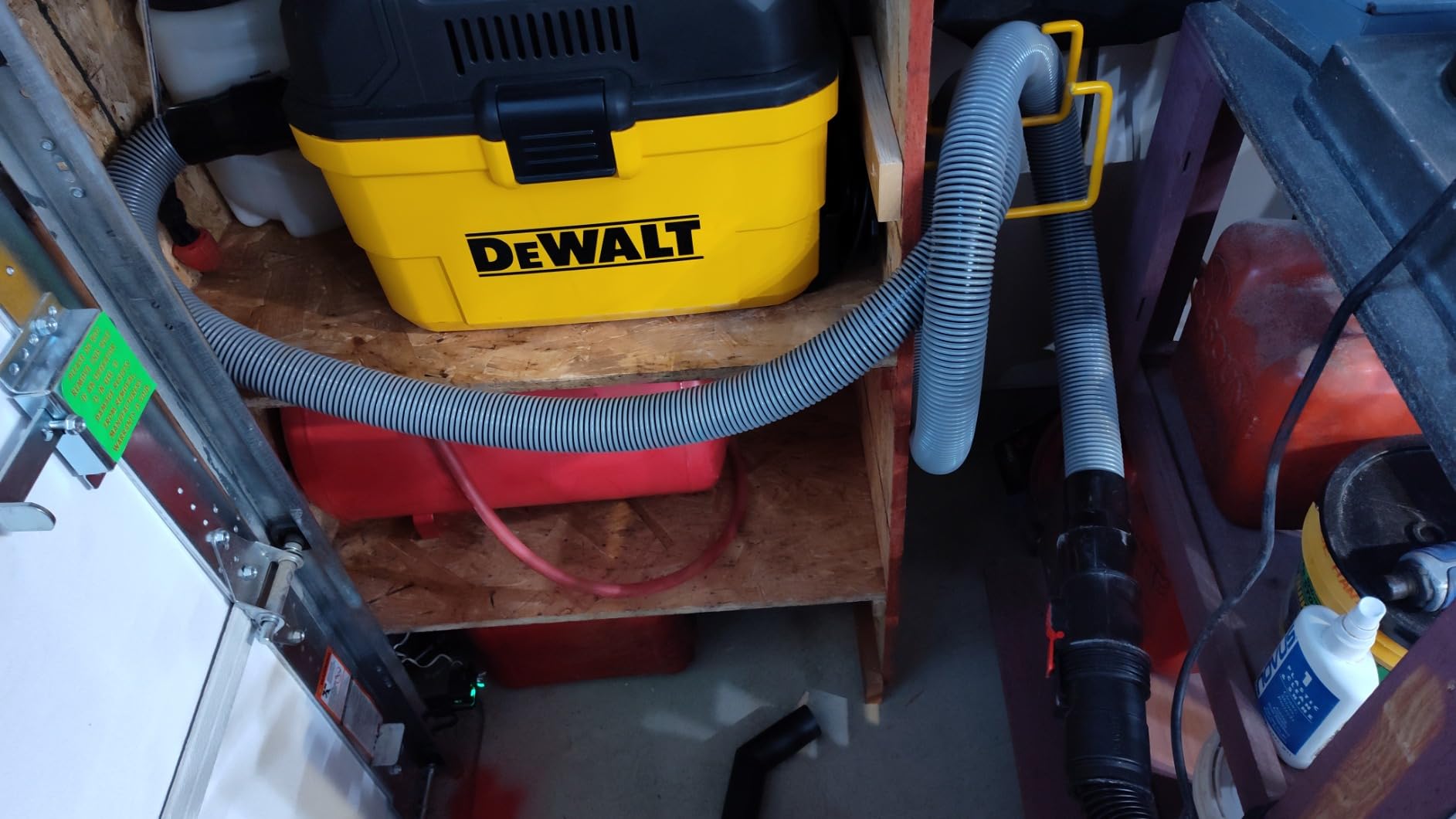 DEWALT Portable 6 Gallon 5 Horsepower Wall-Mounted Garage Wet Dry Vacuum Cleaner DXV06G customer photo 1