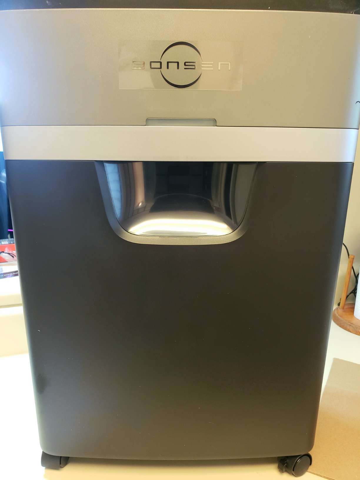 BONSEN 20-Sheet Cross-Cut P-4 High Security Heavy Duty Paper Shredder customer photo 2
