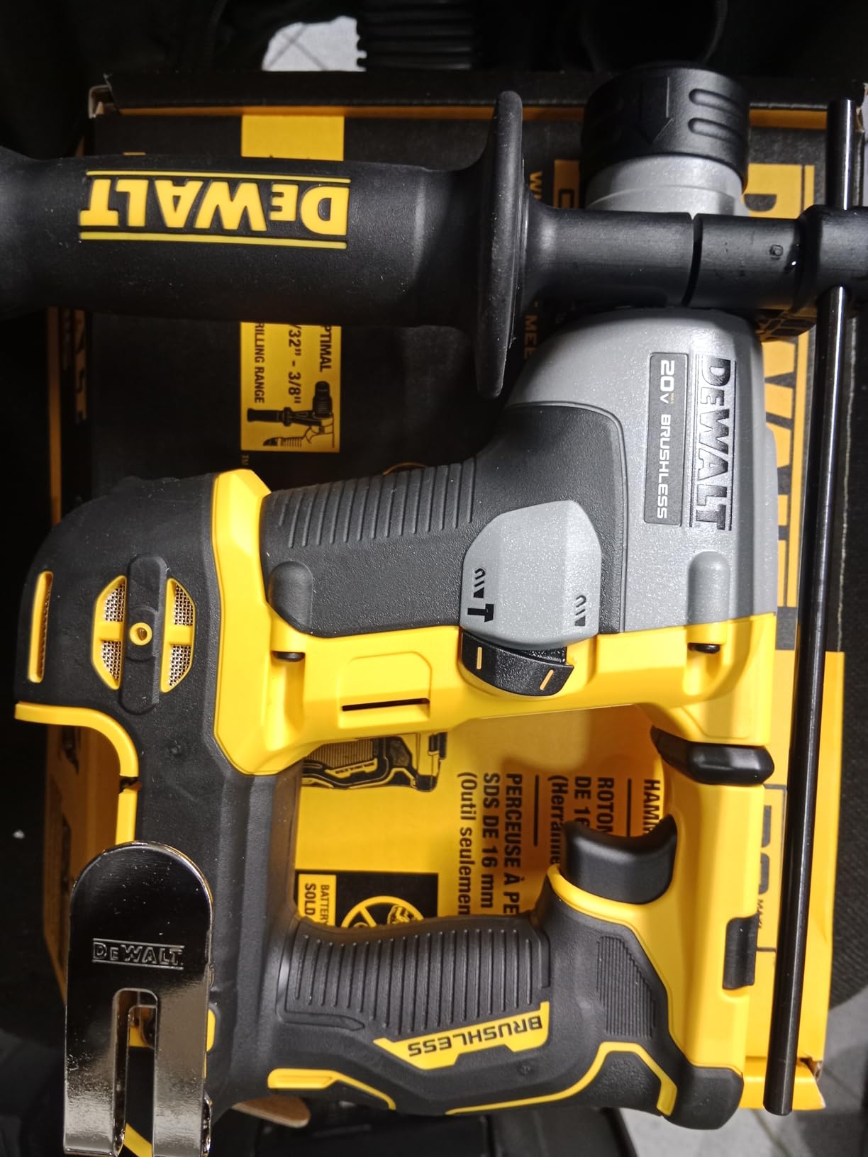 DEWALT 20V MAX SDS Plus Rotary Hammer Drill, Cordless, 5/8 in., Tool Only (DCH172B), Special Feature-Brushless Motor, Compact customer photo 1