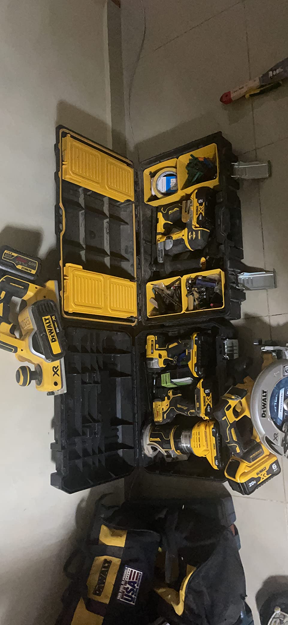 DEWALT 20V MAX SDS Plus Rotary Hammer Drill, Cordless, 5/8 in., Tool Only (DCH172B), Special Feature-Brushless Motor, Compact customer photo 2