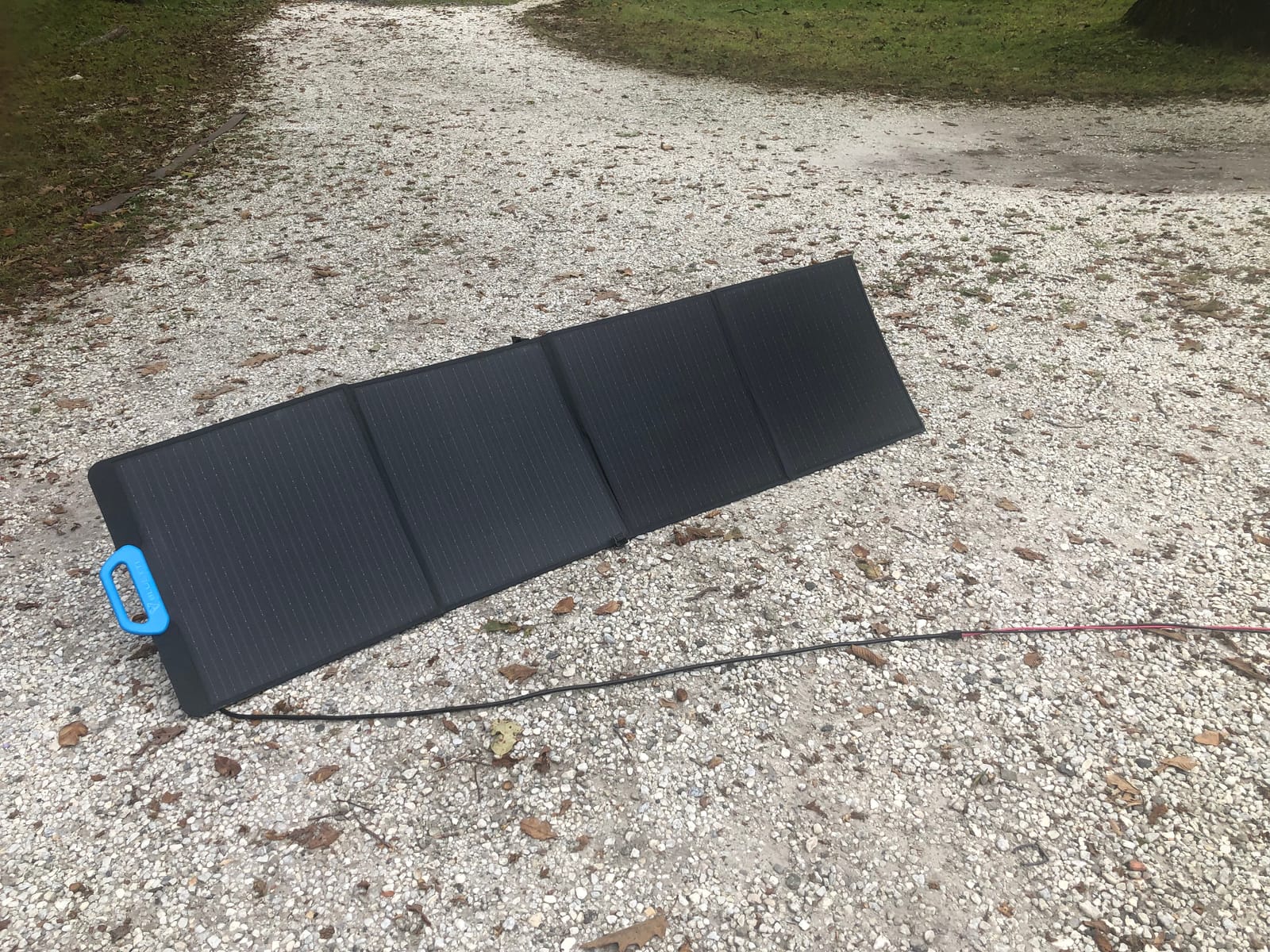 BLUETTI 200W Solar Panel for Solar Generator EB3A AC2A AC50B AC70 AC180 AC200L Elite 200 V2 AC300 AC500 B300K, Foldable Solar Charger with Adjustable Kickstands for RV, Camping, Blackout customer photo 2