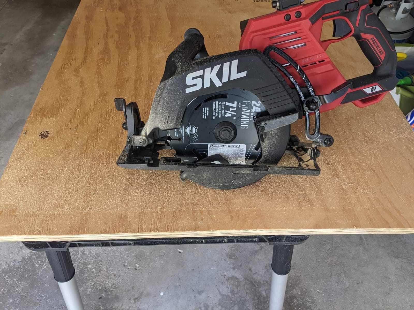 SKIL 2x20V PWR CORE 20 Brushless 7-1/4” Rear Handle Circular Saw Kit Includes Two 5.0Ah Batteries and Dual Port Auto PWR Jump Charger-CR5429B-20, Red customer photo 1