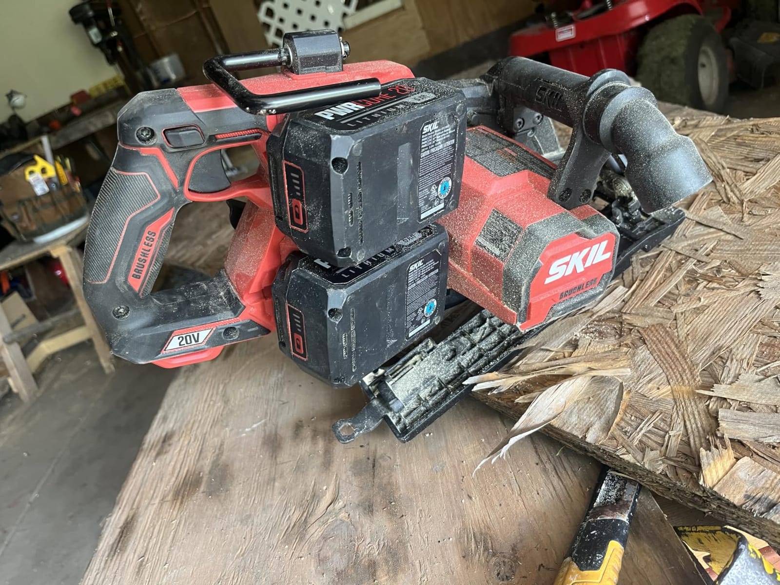 SKIL 2x20V PWR CORE 20 Brushless 7-1/4” Rear Handle Circular Saw Kit Includes Two 5.0Ah Batteries and Dual Port Auto PWR Jump Charger-CR5429B-20, Red customer photo 2