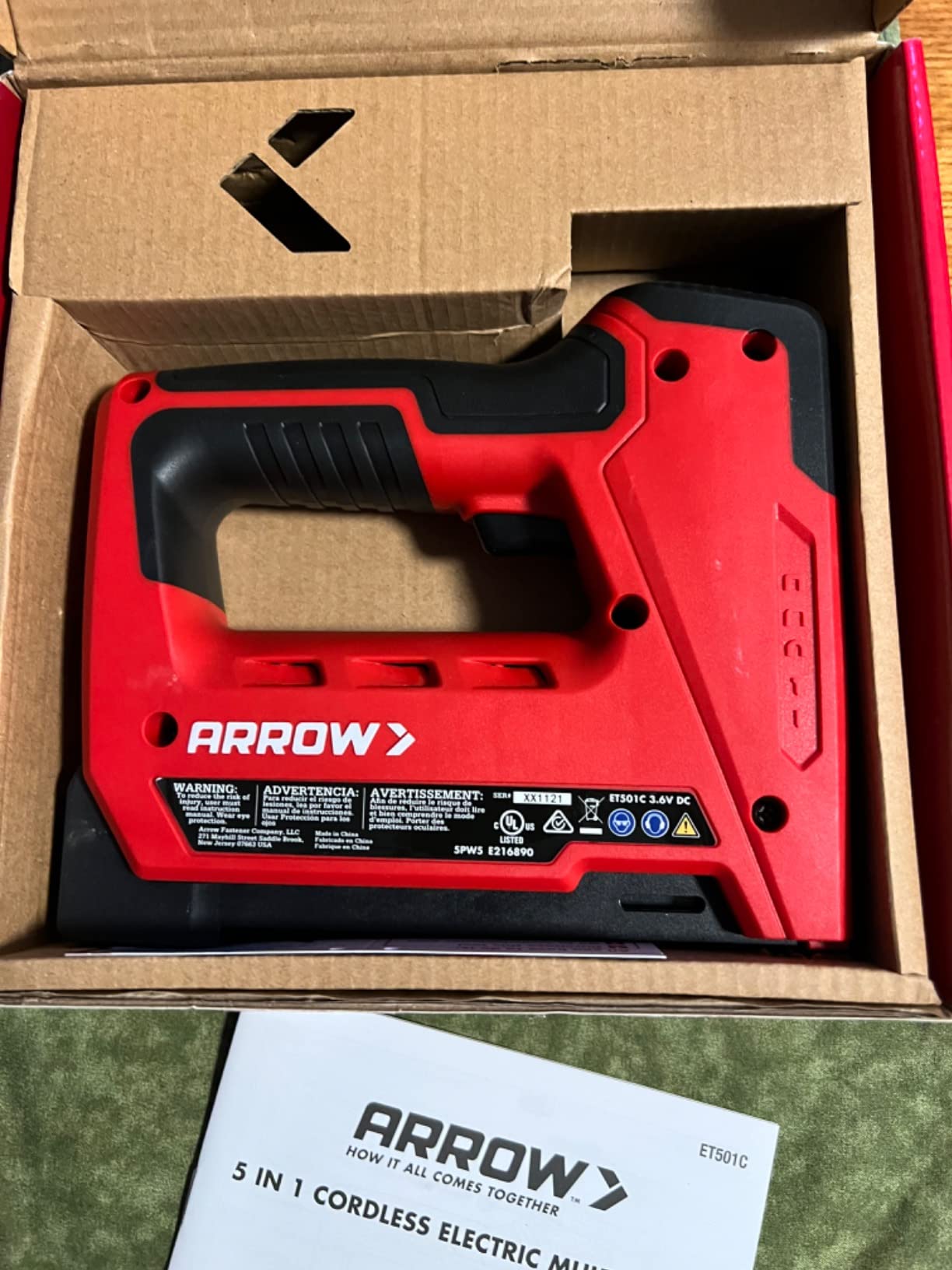Arrow ET501C Cordless 5-In-1 Professional Staple and Nail Gun, Battery Powered Wire Stapler and Brad Nailer for Upholstery, Framing, Roofing, Crafts, Fencing, Cable, Black/Red customer photo 2