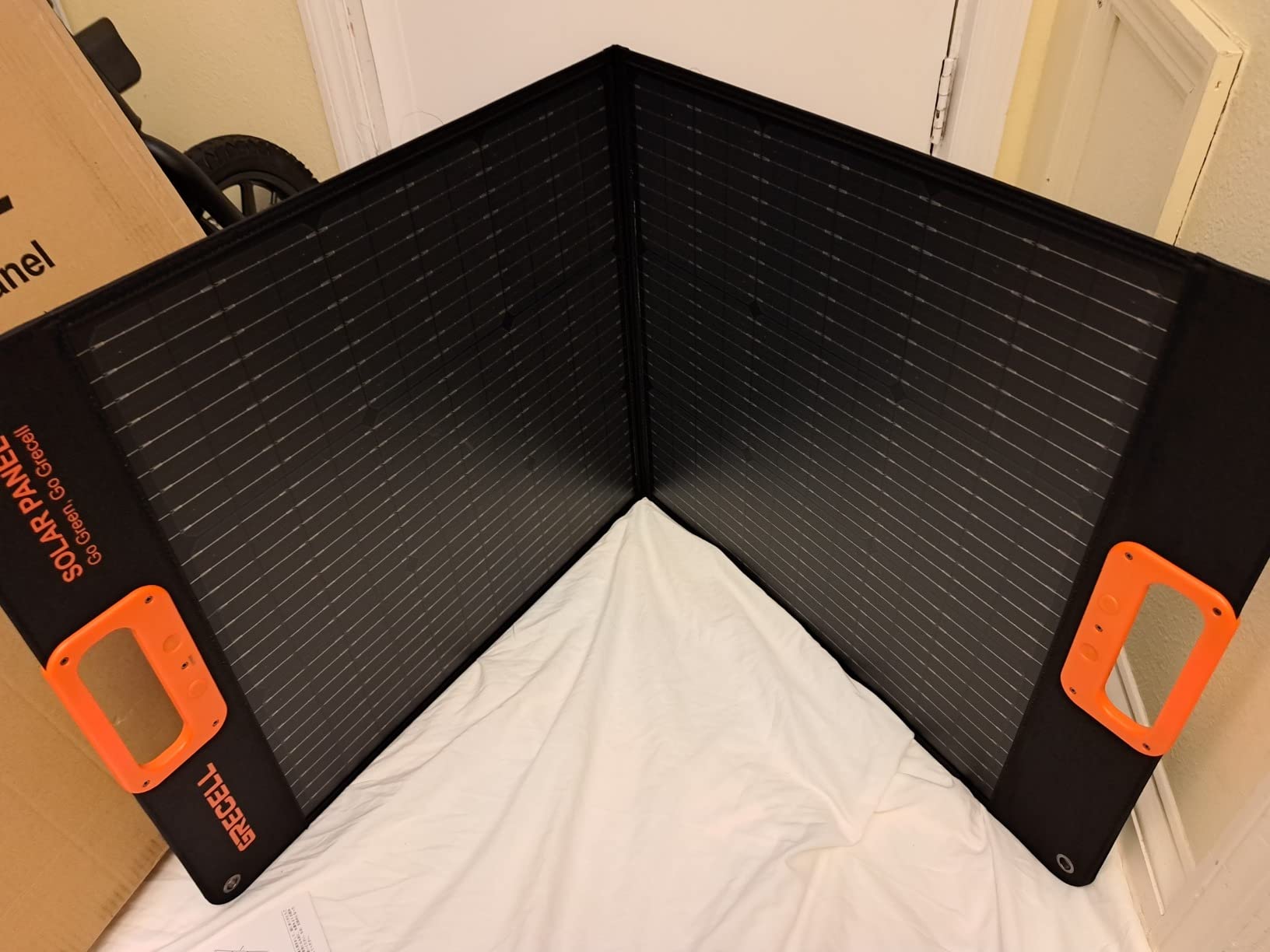 200W Portable Solar Panel for Power Station Generator, 12V/24V Flexible Foldable Solar Panel Kit Lightweight High-Efficiency Solar Charger Power Backup for Outdoor Van Camper Boat Caravan Off-Grid customer photo 1