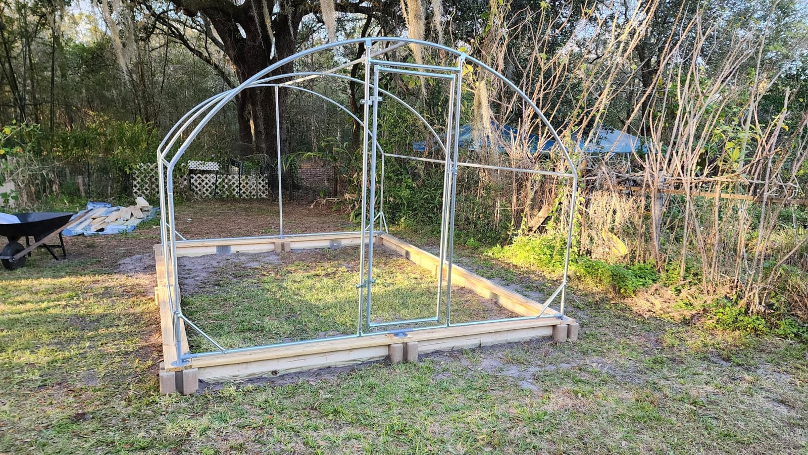 TOLEAD Large Metal Chicken Coop Upgrade Tri-Supporting Wire Mesh Chicken Run,Chicken Pen with Water-Resident and Anti-UV Cover,Duck Rabbit House Outdoor(156.1