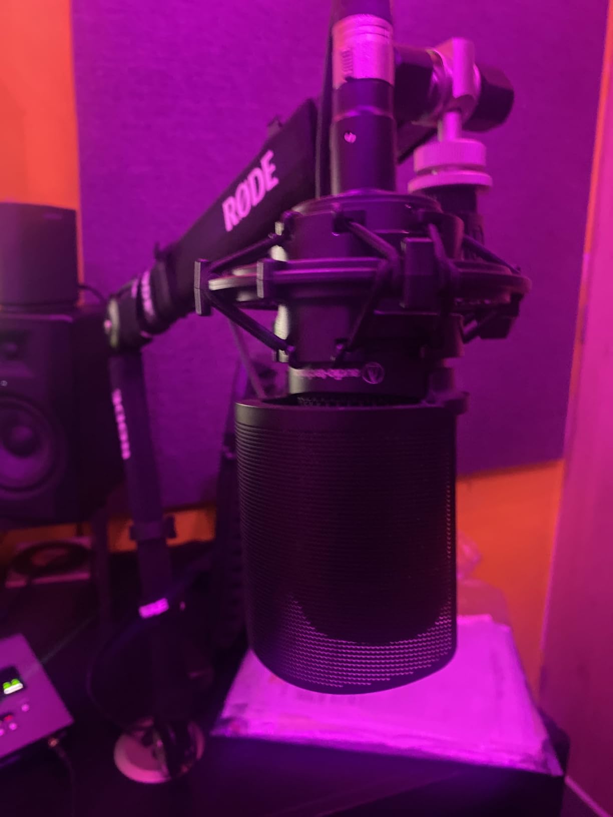 Audio-Technica AT8175 20 Series Exclusive Pop Filter Pop Guard Compatible Models: AT2020USB-X AT2020USB+ AT2020, AT2020GM AT2035, AT2050 customer photo 1