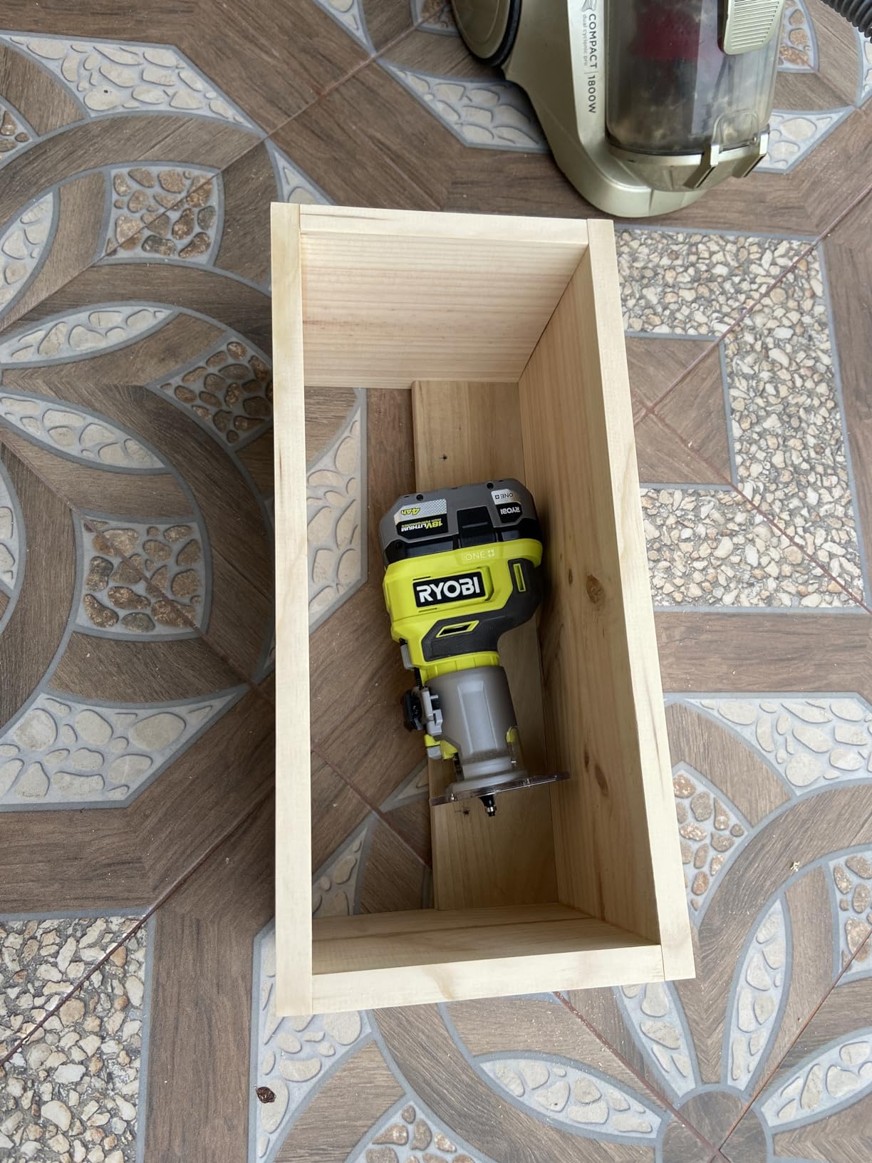 RYOBI ONE+ 18V Cordless Compact Fixed Base Router Tool Only (Battery Not Included) - PCL424B customer photo 2