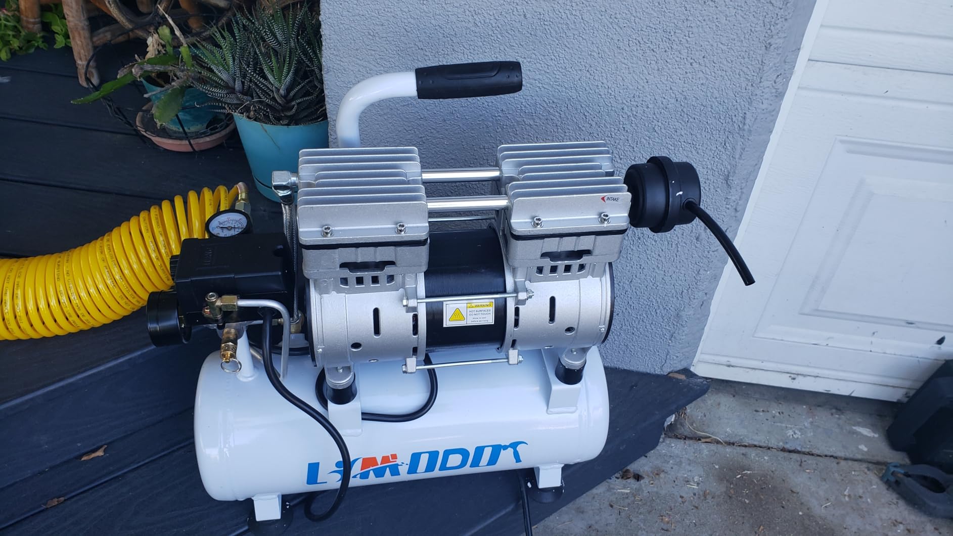 Ultra Quiet Air Compressor, 60 dB, 2.5 CFM @ 90 PSI, 2 Gallon Air Tank customer photo 1