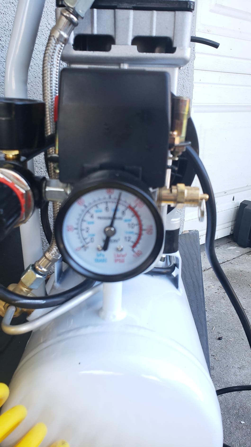 Ultra Quiet Air Compressor, 60 dB, 2.5 CFM @ 90 PSI, 2 Gallon Air Tank customer photo 2