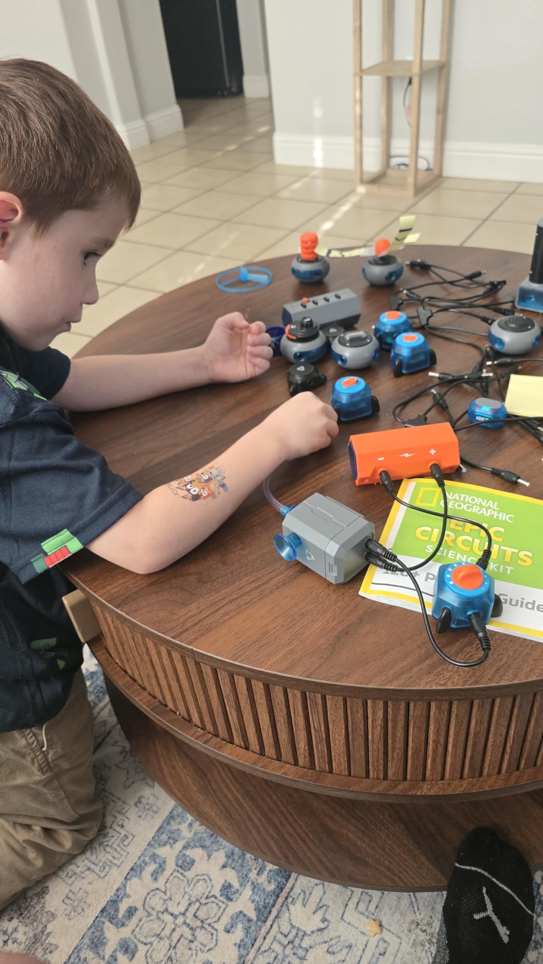 National Geographic Circuit Kit for Kids with 120 Electrical Projects customer photo 2