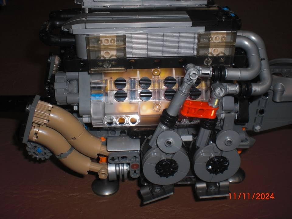 Mould King 10131 W16 Engine Building Blocks Sets, V8 Engine Model kit that Run, Build Your Own STEM Model Engine, 16-Cylinder Car Engine Building Engineering Toys(952+PCS) customer photo 2