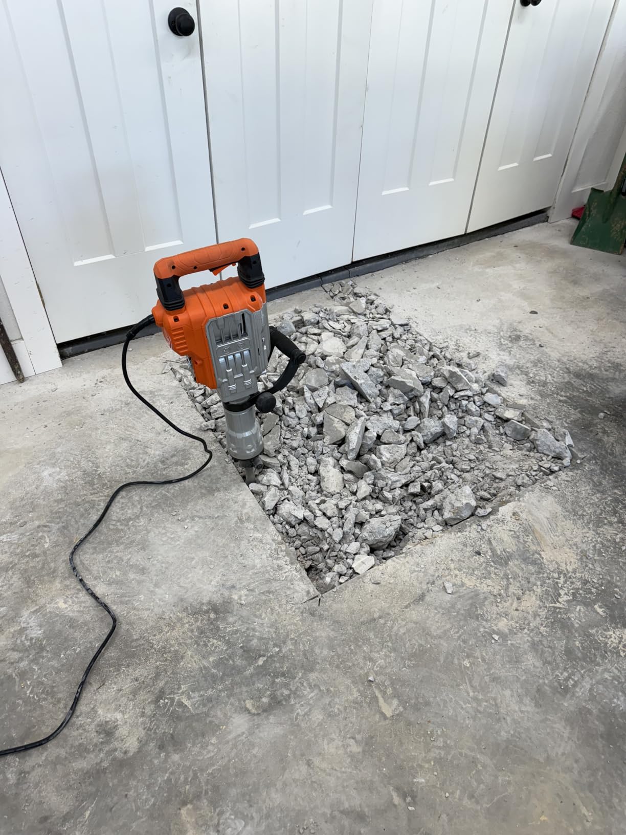 VEVOR Demolition Jack Hammer Concrete Breaker 3500W 2 Chisel Bits Black customer photo 2