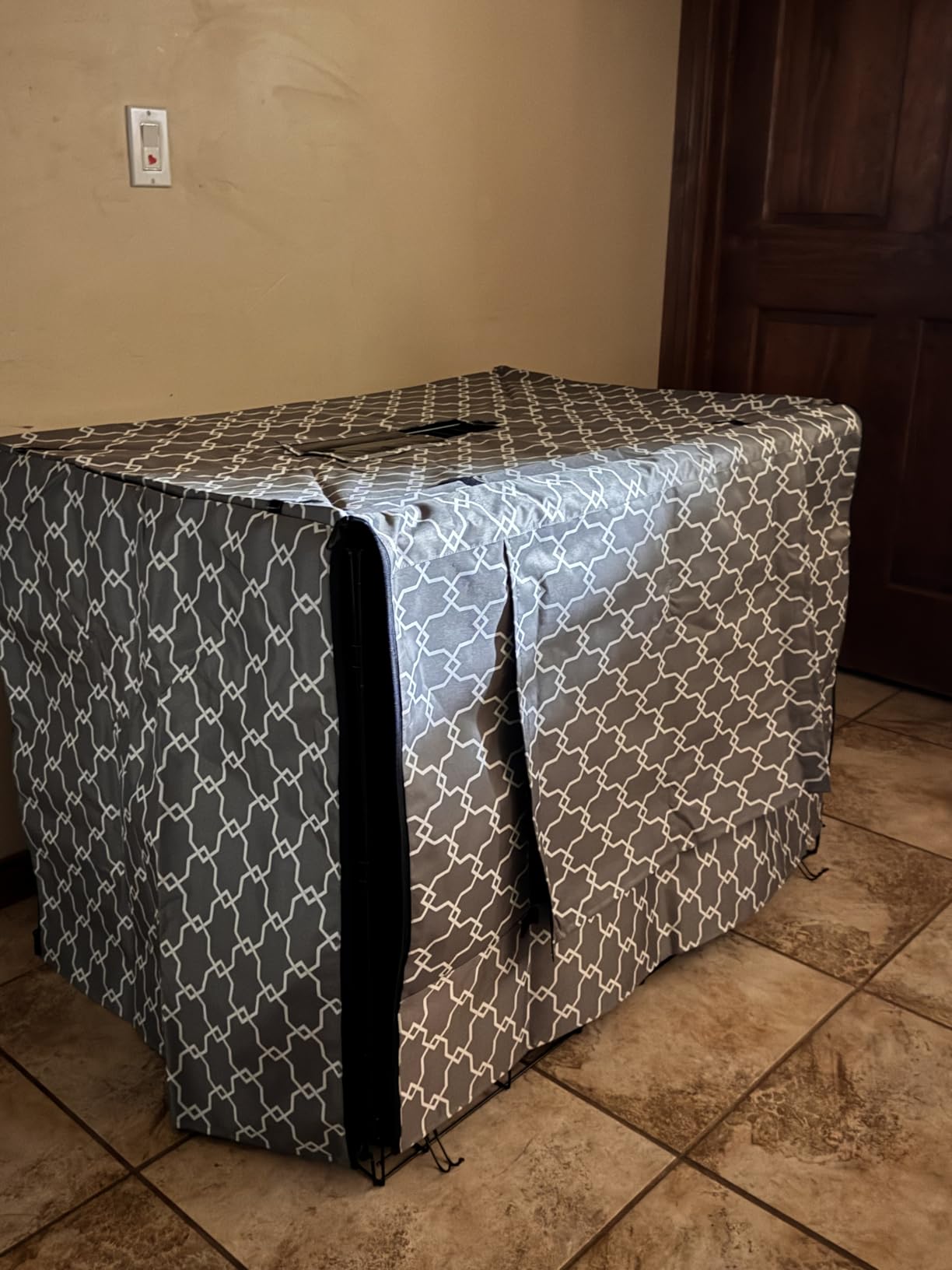 Amazon Basics Dog Cage Cover for 42-inch Wire Crates, Heavy-Duty with Zippered Panels customer photo 1