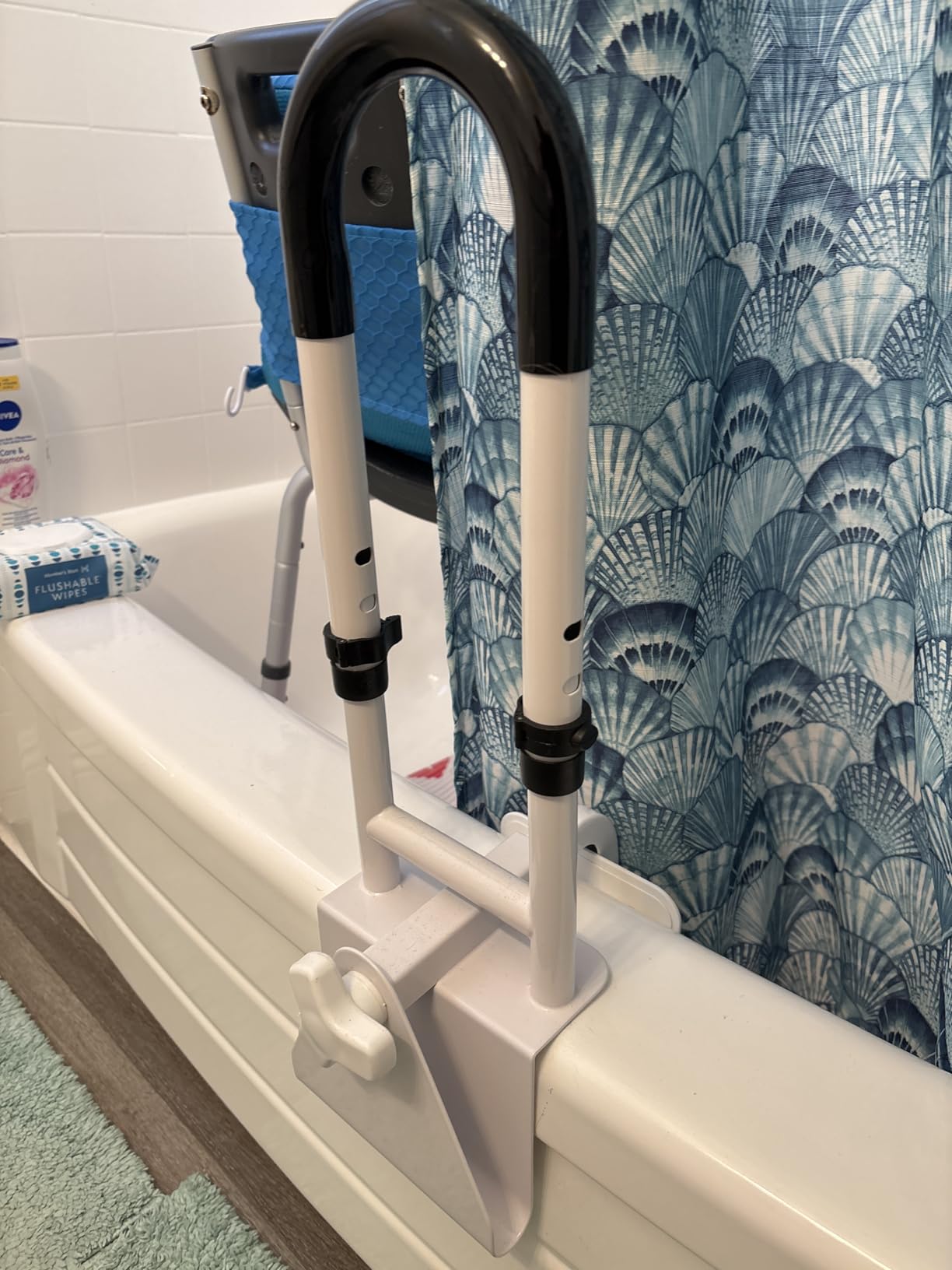 Adjustable Bathtub Safety Rail, Bathtub Handle Grab Bar with Non-Slip Grip for Seniors, Elderly, Fits 3.1 to 6.7 Inch Tub Walls, Supports 300 lbs customer photo 1