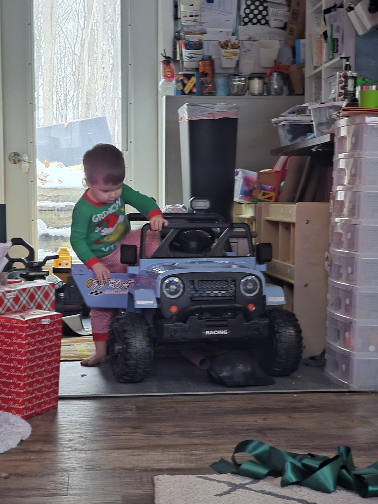 ARBELI 12V Electric Ride On Car, Toddler First Car, Pink customer photo 1