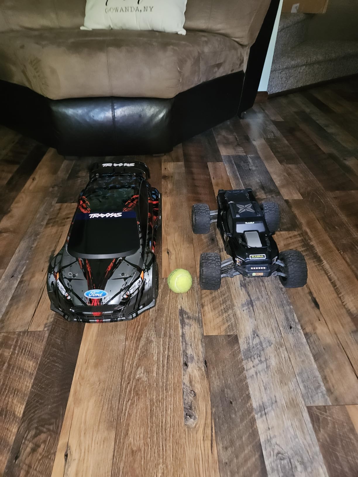 RIAARIO 1/10 Brushless RC Cars, 50+ MPH, 4WD, Waterproof, Carbon Fiber customer photo 1