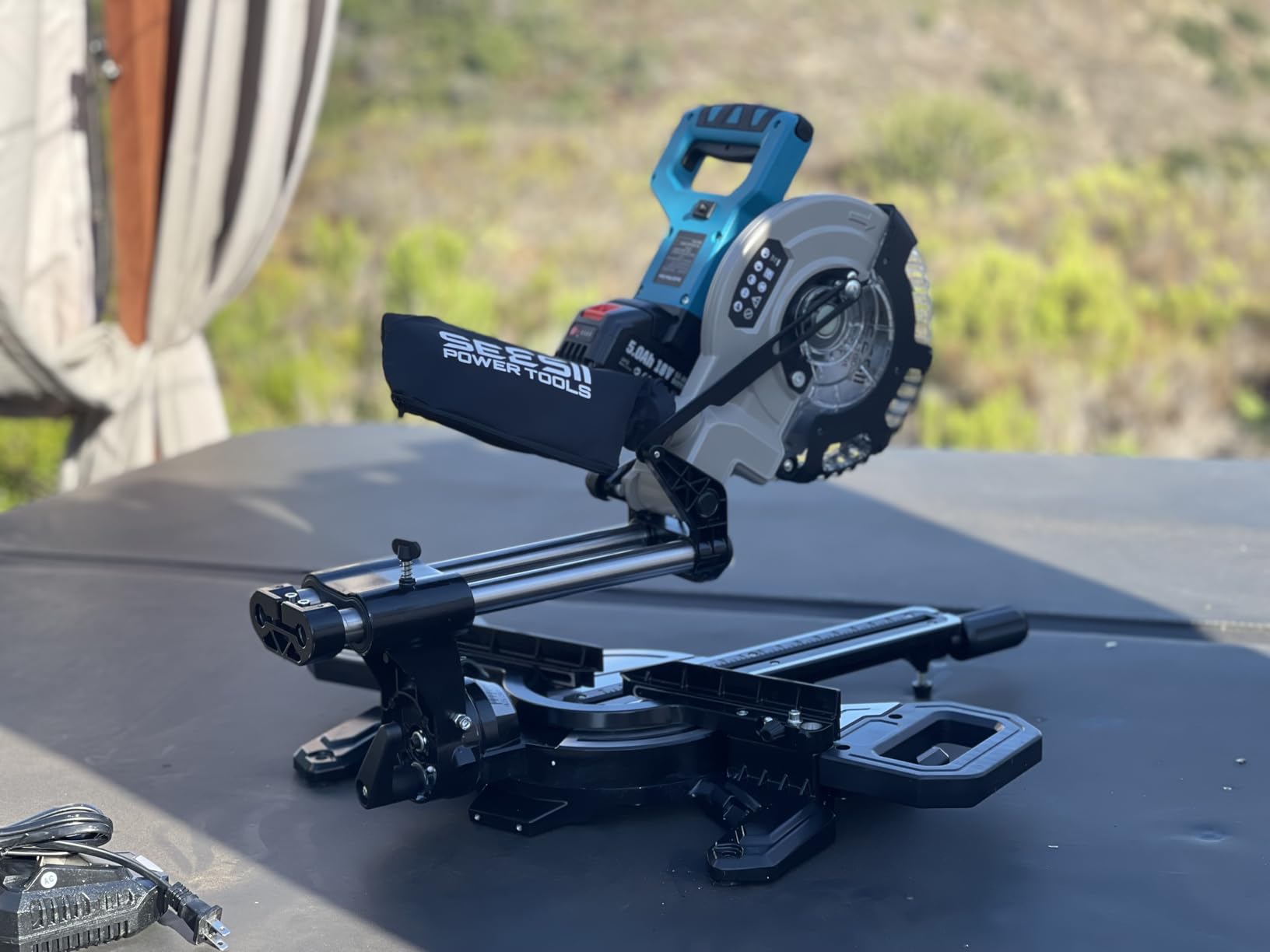 SEESII 8-Inch Cordless Sliding Compound Miter Saw 2 * 5000 mAh Batteries customer photo 2