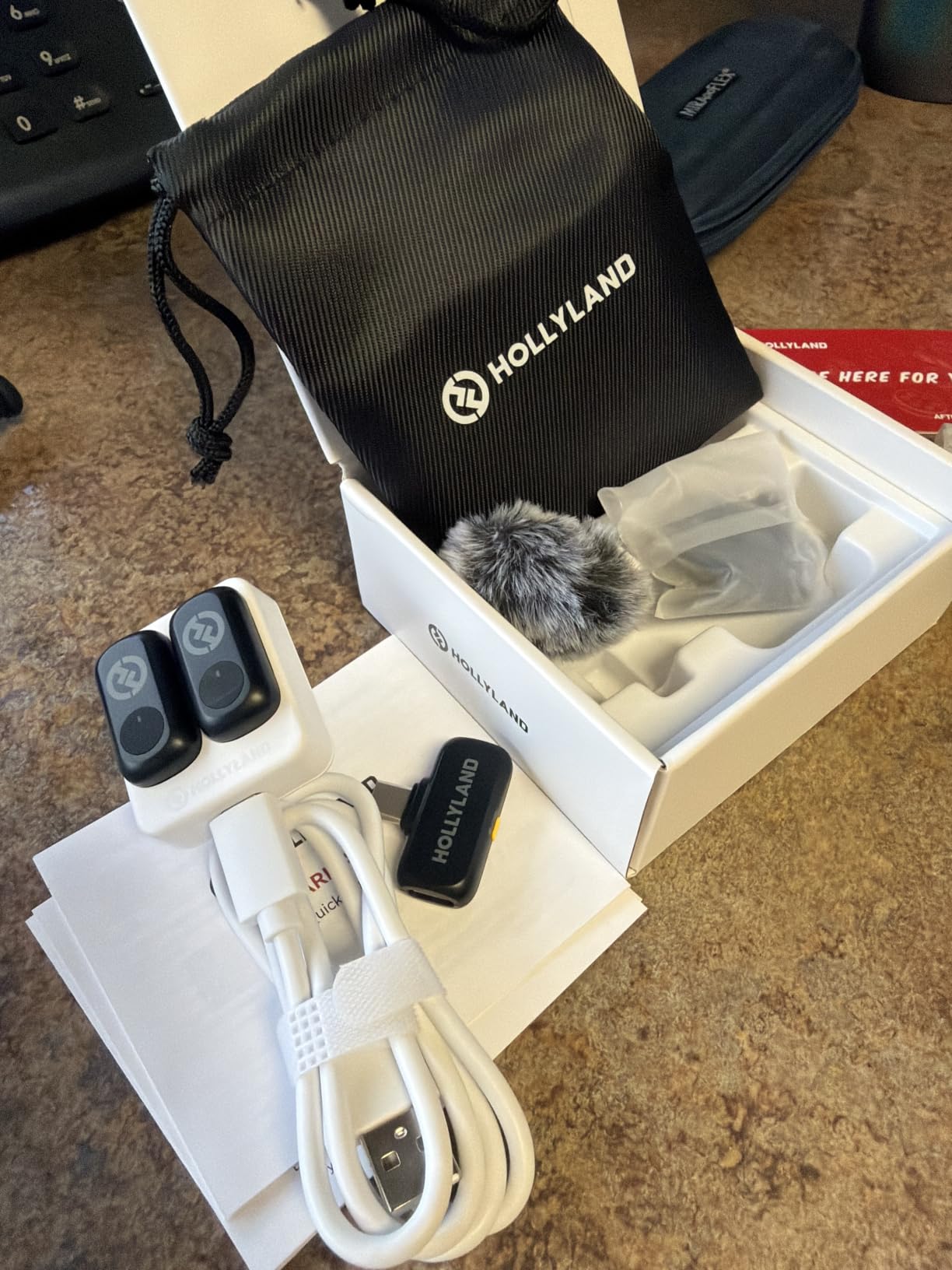 Hollyland Lark A1(2TX + USB-C RX), Wireless Microphone for iPhone & Android customer photo 1