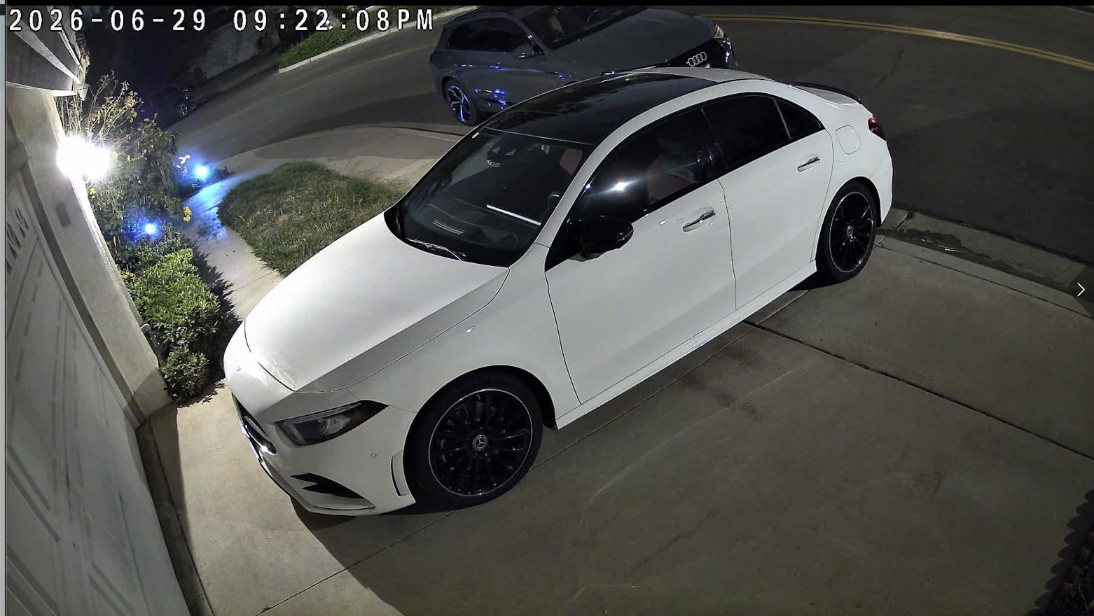 Tapo 4K Outdoor Pan/Tilt Wireless Security Camera, Solar Charging, C660 KIT customer photo 1