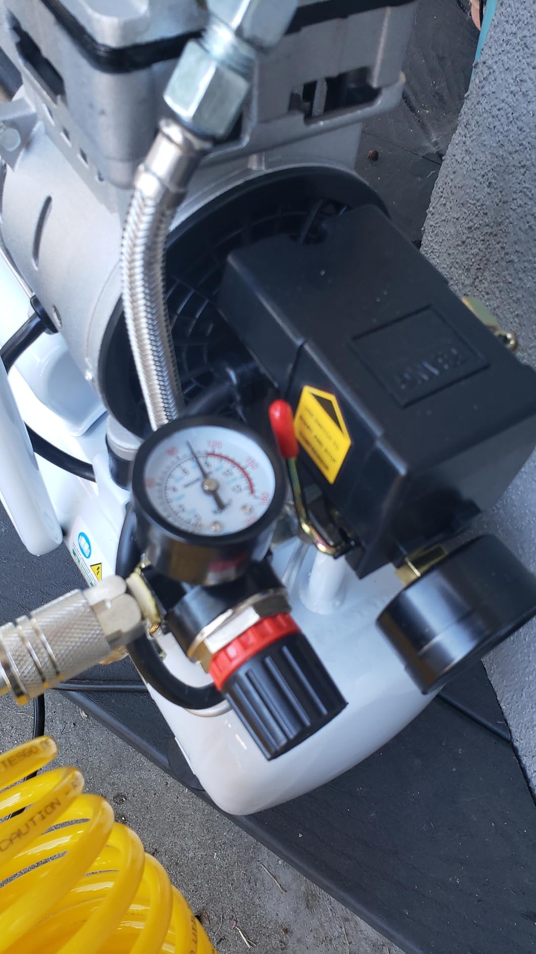 Quiet Oil-Free Air Compressor, 68 dB, 2.8 CFM @ 90 PSI, 8 Gallon Air Tank customer photo 2
