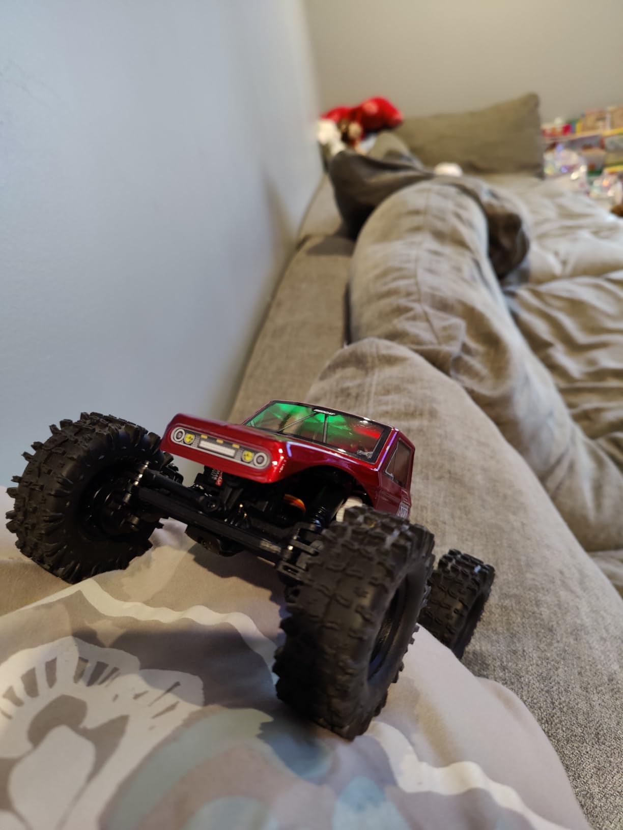 Redcat Racing Ascent-18 APEX, 1/18 Scale Brushless Electric Rock Crawler, Carbon Fiber, 4WD RC Car for Adults with 2.4GHz Radio System (Gray) customer photo 2