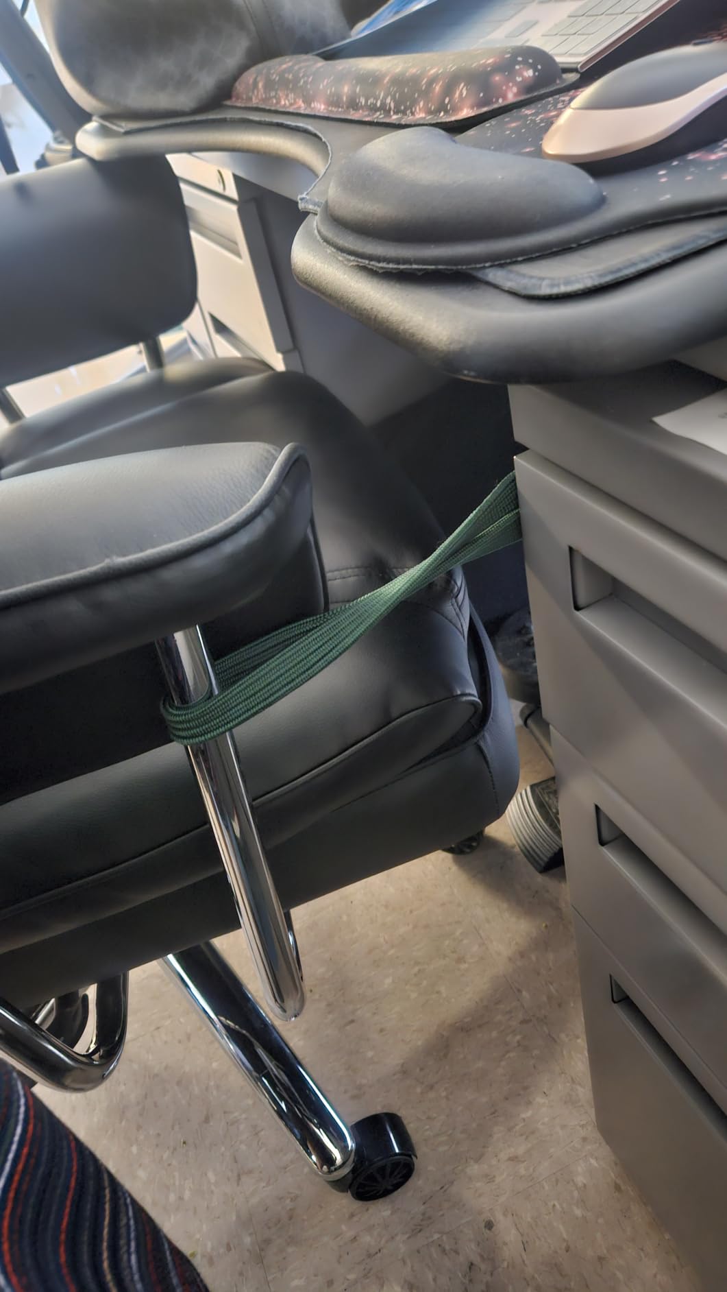 DUMOS Ergonomic Home Office Desk Chair, Executive Chair, PU Leather customer photo 1