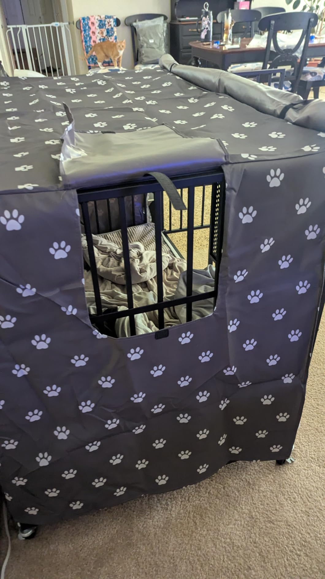 PetPrime 24 Inch Dog Crate Cover with Reversible Mat Set, Waterproof Pet Kennel Cover, Private & Cozy Retreat to Reduce Anxiety, Fits 24