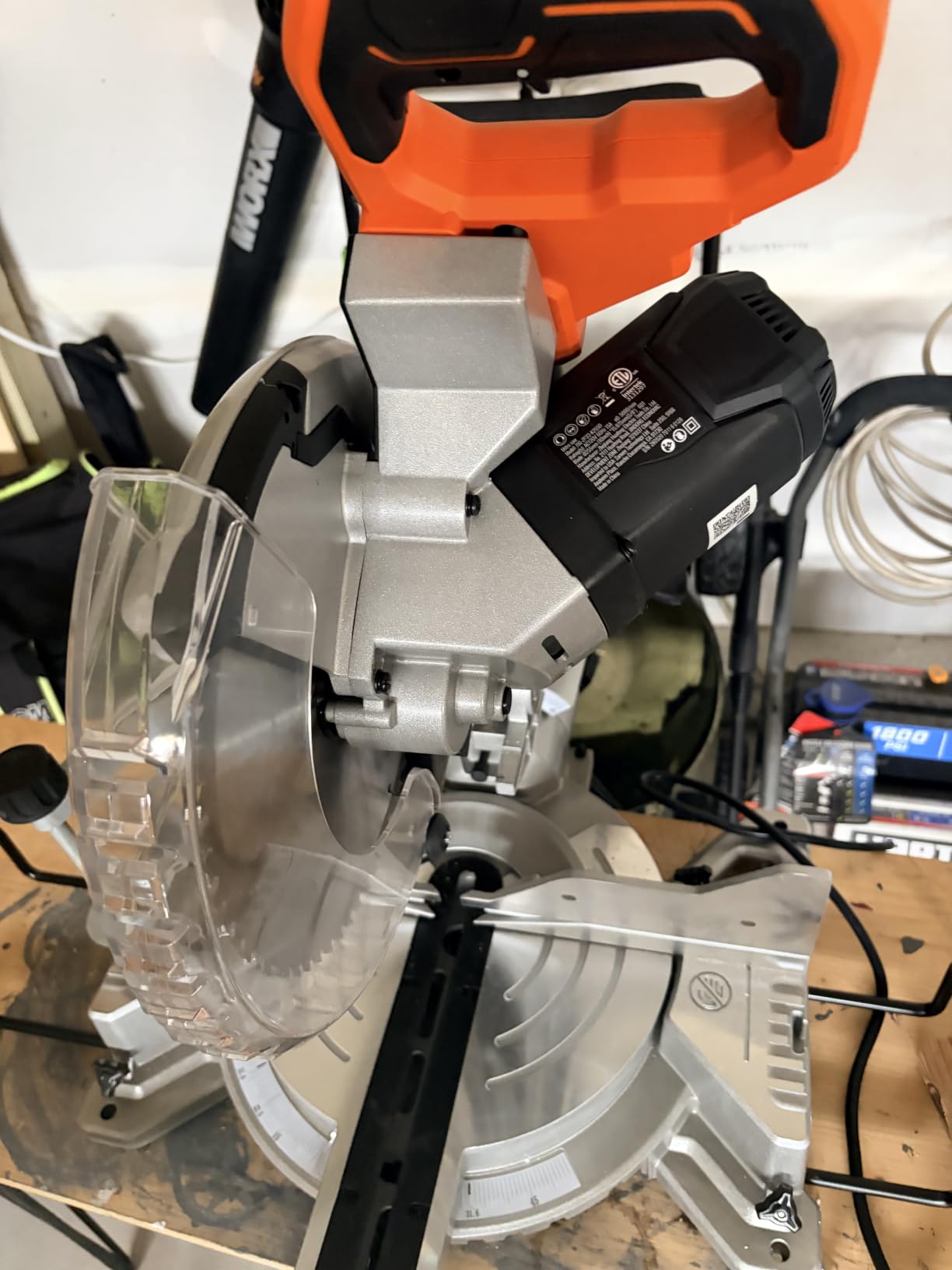 VEVOR Sliding Compound Miter Saw, 7-1/4 inch Blade, DC 18.5V Cordless Miter Saw, with LED Precision Alignment, Adjustable Angles, Battery and Charger Included, for Cutting Wood, Metals, Laminates customer photo 1