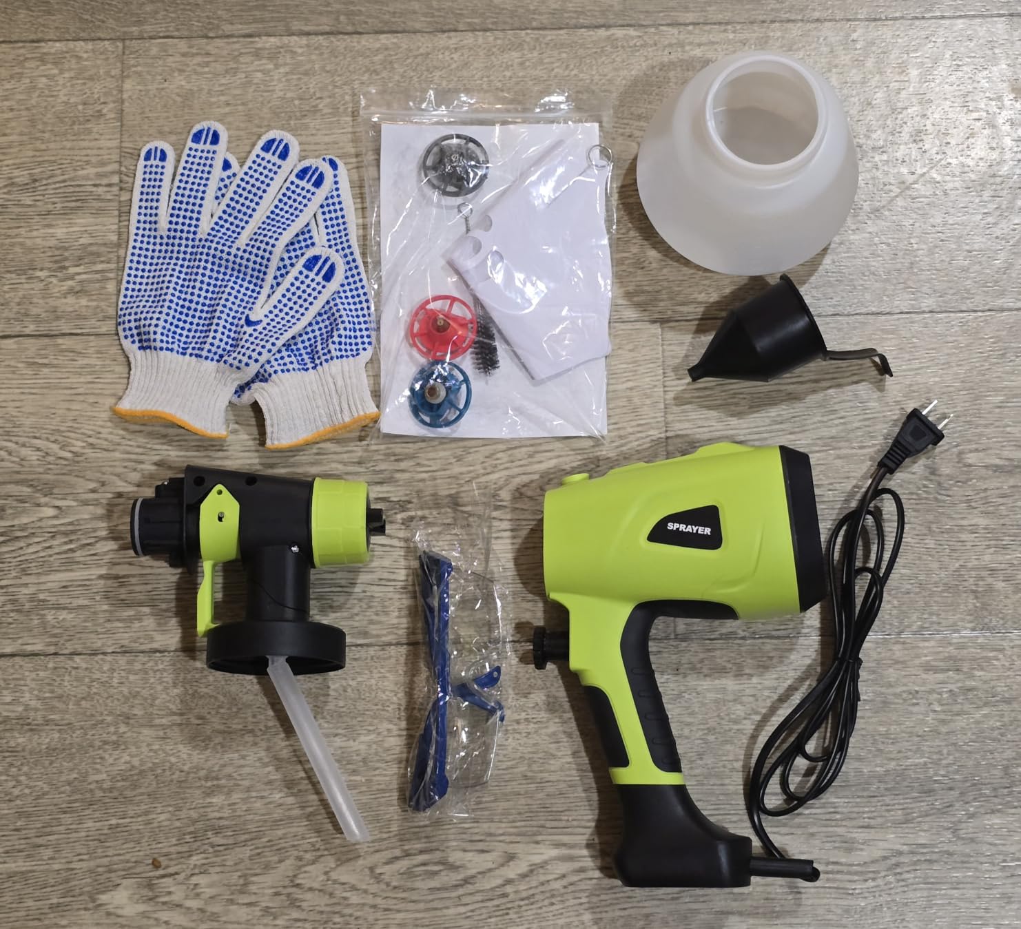 1000W High Power Paint Sprayer - HVLP Electric Spray Paint Gun with 4 Copper Nozzles & 3 Patterns, Large Capacity Power Painter for Furniture, Cabinets, Fence & House Painting Yellow customer photo 2