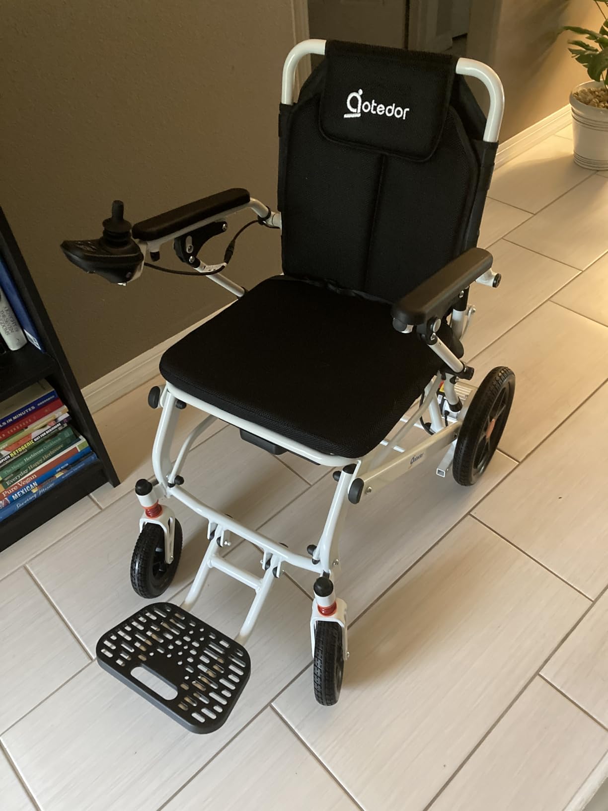 Aotedor Electric Wheelchair for Adults,39 lbs Lightweight Foldable Power Wheelchair, Airline Approved,11 Miles Travel Range, 400W Brushless Motor, Portable Mobility Chair for Seniors customer photo 1