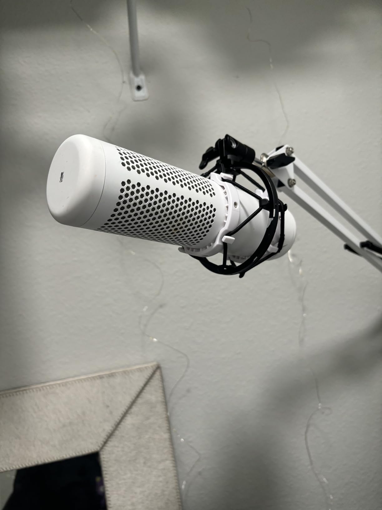 Black Universal Microphone Shock Mount for Large Diameter Diameter 48-51mm Condenser Microphone Metal Construction customer photo 1