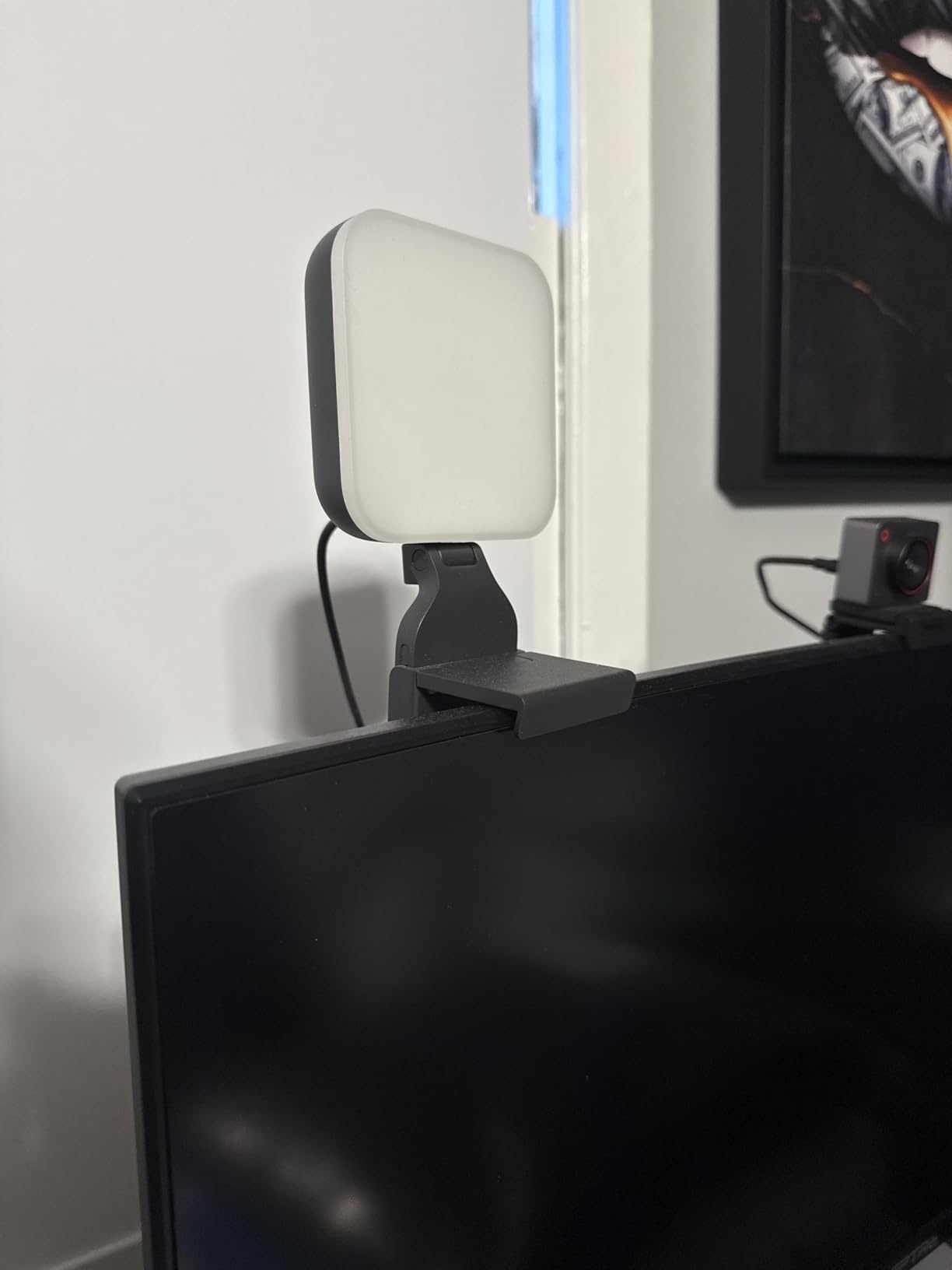Logitech for Creators Litra Glow Premium LED Streaming Light - Graphite customer photo 2