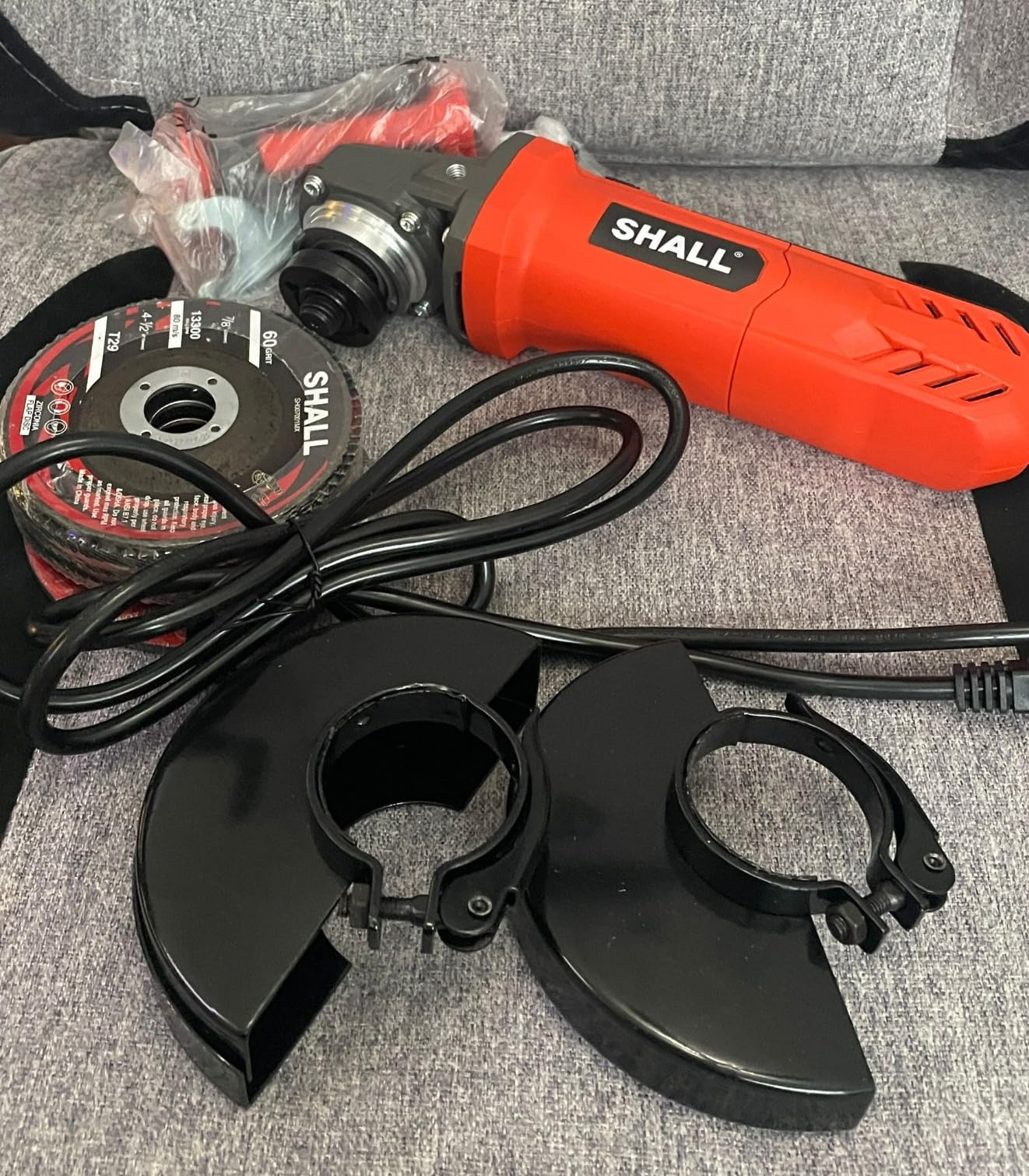 7.5Amp 4-1/2 Inch 12000 RPM Angle Grinder with 2 Guards, 3 Cutting Wheels, 3 Discs, Non-Slip Handle and Carbon Brush for Metal and Wood customer photo 2