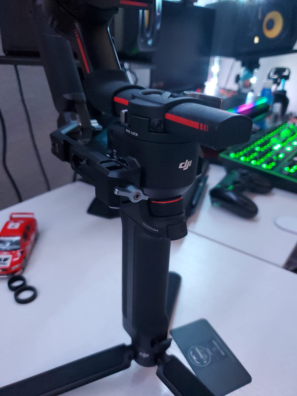 DJI RS 3 Pro, 3-Axis Gimbal for DSLR and Cameras Canon/Sony/Panasonic/Nikon/Fujifilm/BMPCC, Automated Axis Locks, 4.5 kg (10lbs) Payload, LiDAR Focus Camera Stabilizer customer photo 2