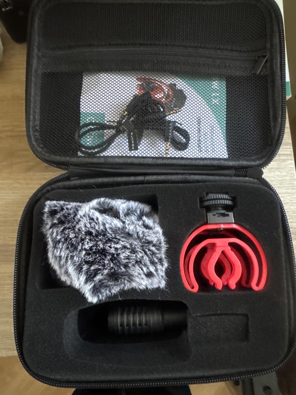 Movo X1-Mini Video Shotgun Mic for Camera - Supercardioid 3.5mm/USB-C Analog/Digital Camera Microphone for DSLR, iPhone and Android Smartphones, Computers - Compatible with Canon EOS, Nikon, Sony customer photo 2